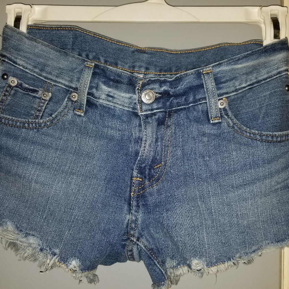 Levi studded shorts ♡